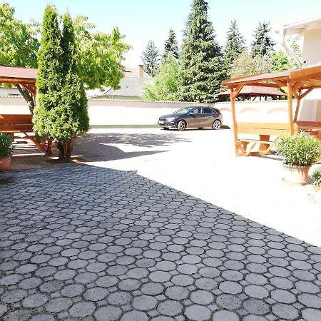 Imola Es Andrea Apartmanhaz Hajduszoboszlo Exterior photo
