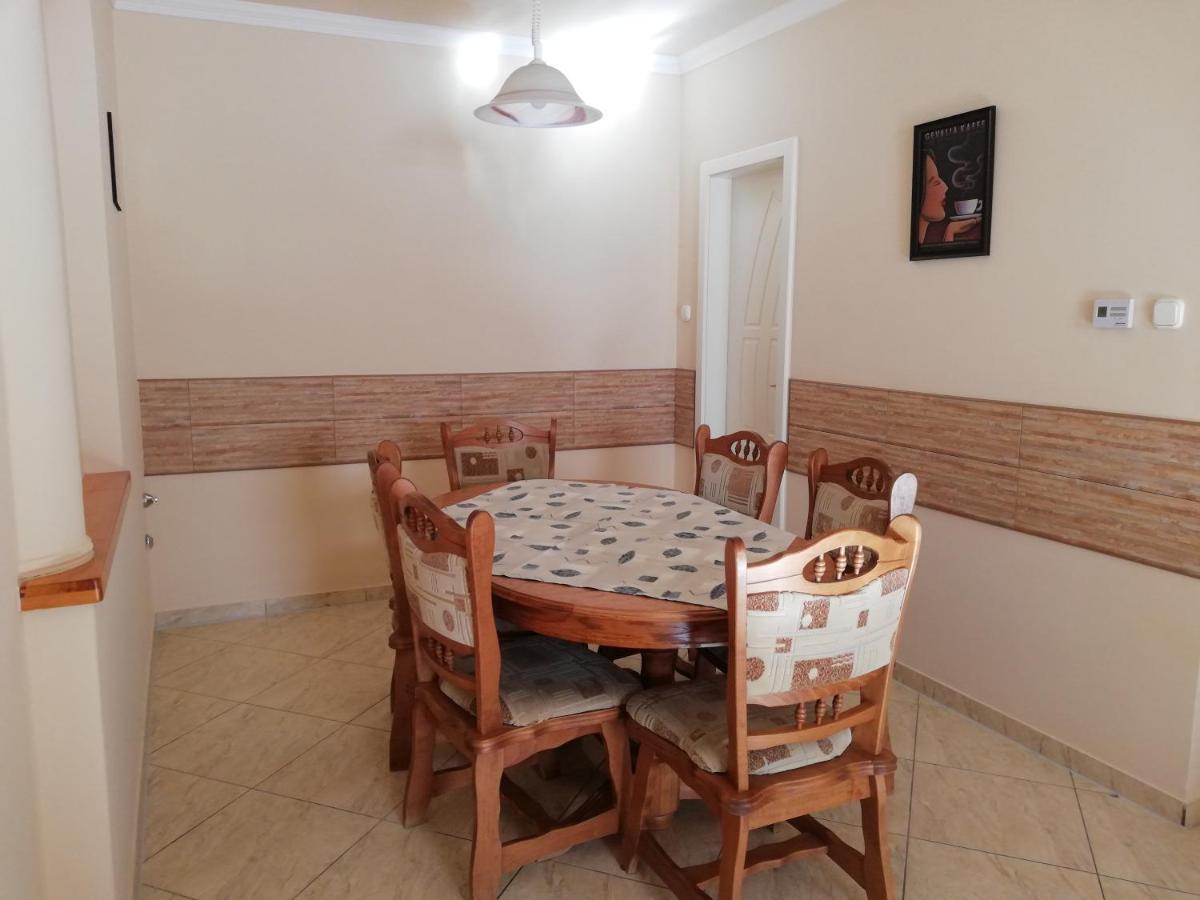 Imola Es Andrea Apartmanhaz Hajduszoboszlo Exterior photo