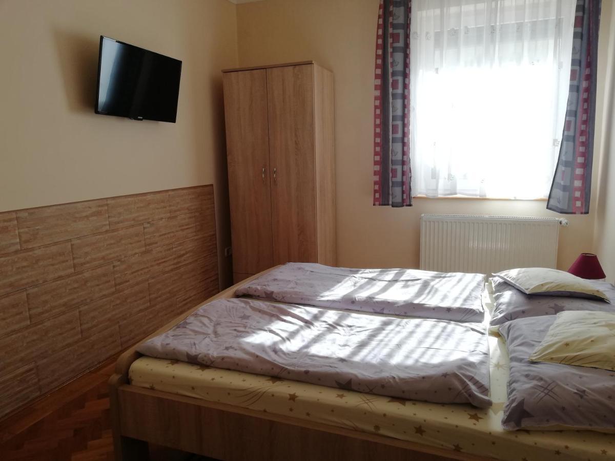 Imola Es Andrea Apartmanhaz Hajduszoboszlo Exterior photo