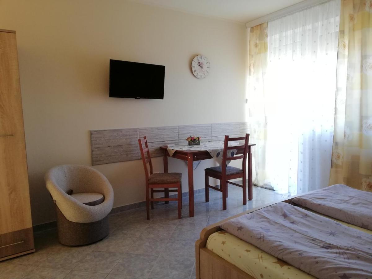 Imola Es Andrea Apartmanhaz Hajduszoboszlo Exterior photo