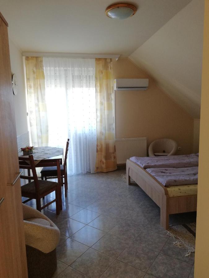 Imola Es Andrea Apartmanhaz Hajduszoboszlo Exterior photo