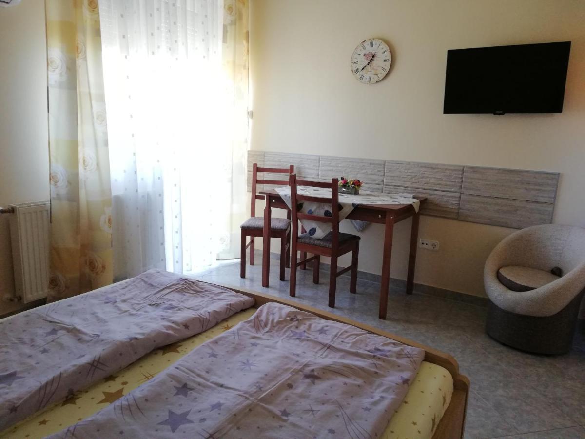 Imola Es Andrea Apartmanhaz Hajduszoboszlo Exterior photo