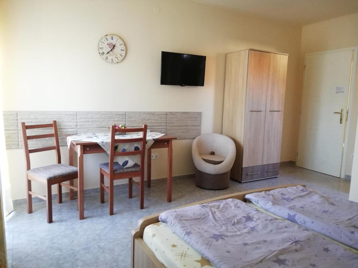 Imola Es Andrea Apartmanhaz Hajduszoboszlo Exterior photo