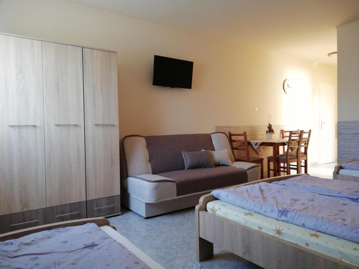 Imola Es Andrea Apartmanhaz Hajduszoboszlo Exterior photo