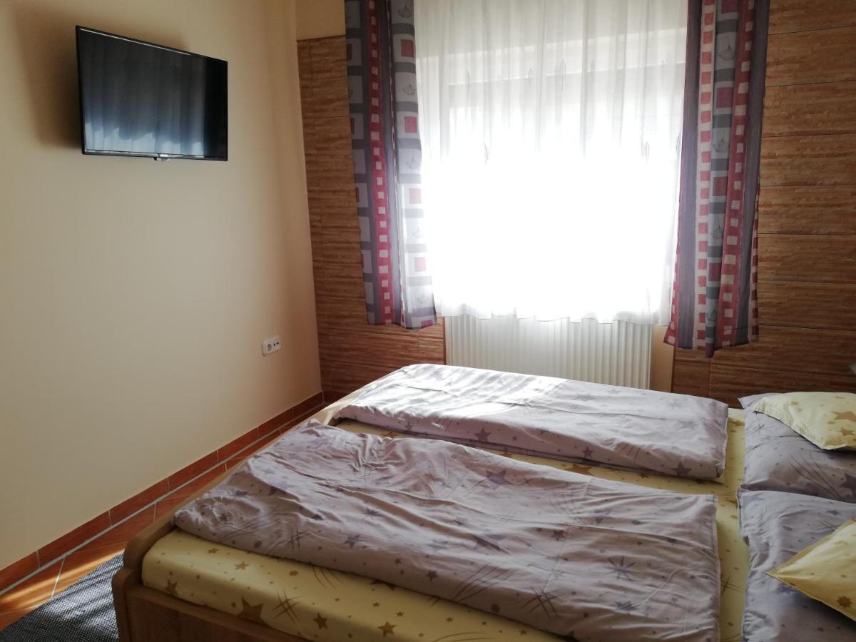 Imola Es Andrea Apartmanhaz Hajduszoboszlo Exterior photo