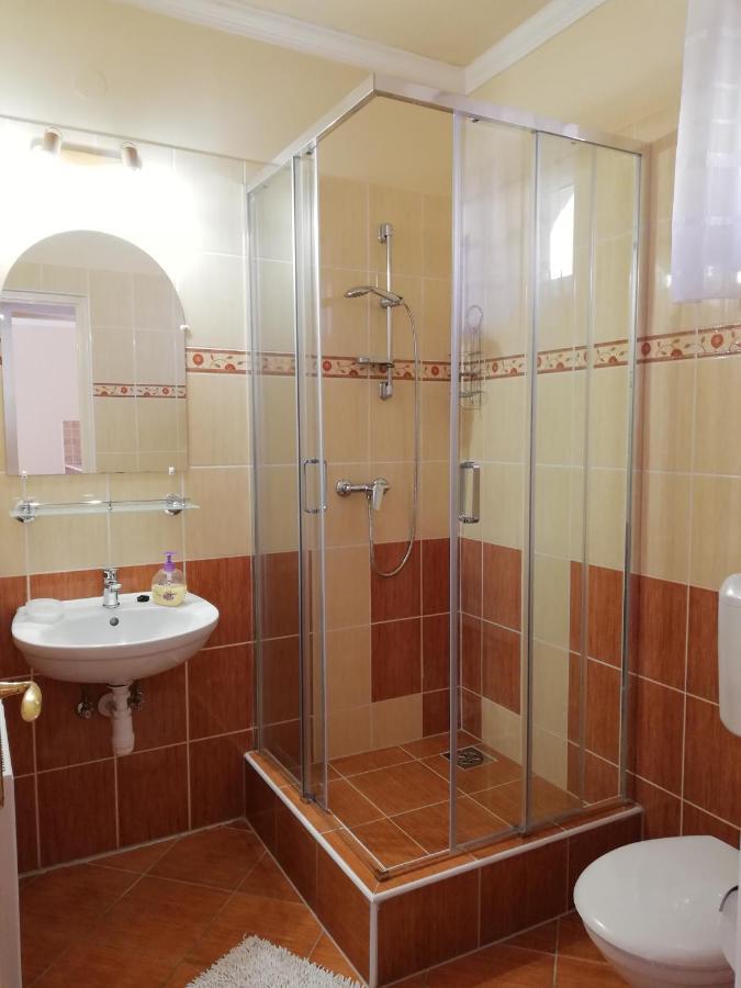 Imola Es Andrea Apartmanhaz Hajduszoboszlo Exterior photo