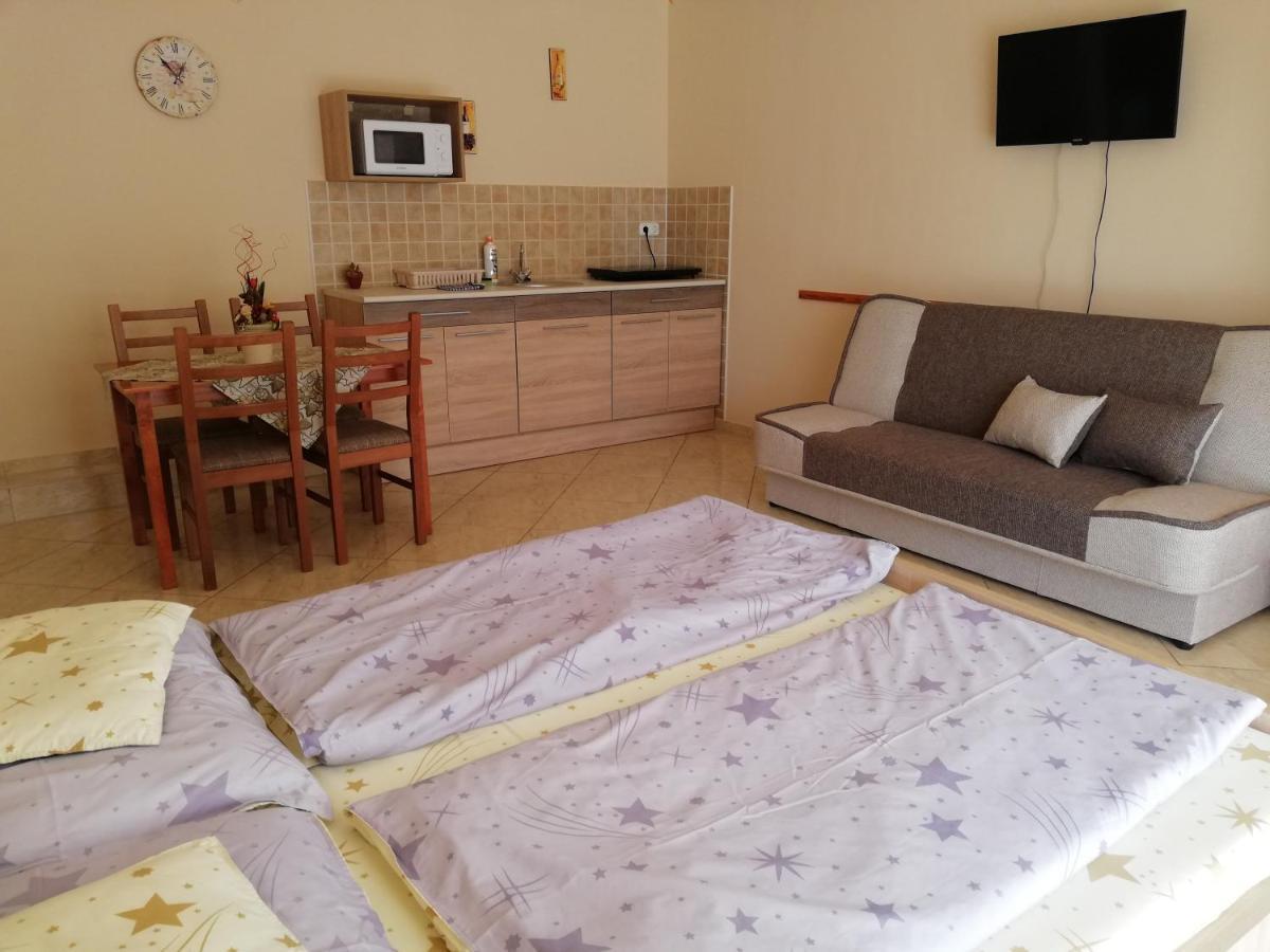 Imola Es Andrea Apartmanhaz Hajduszoboszlo Exterior photo