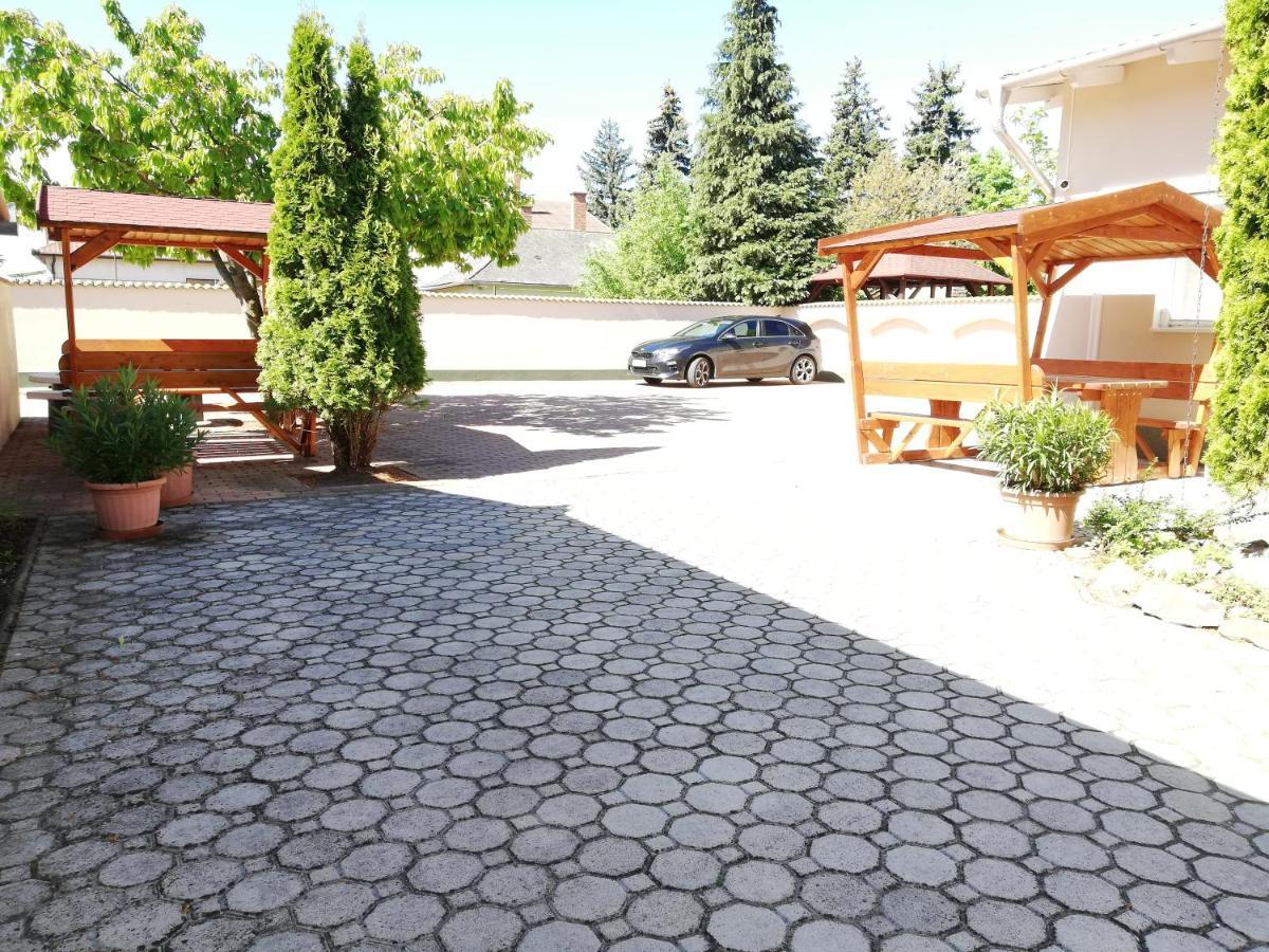 Imola Es Andrea Apartmanhaz Hajduszoboszlo Exterior photo
