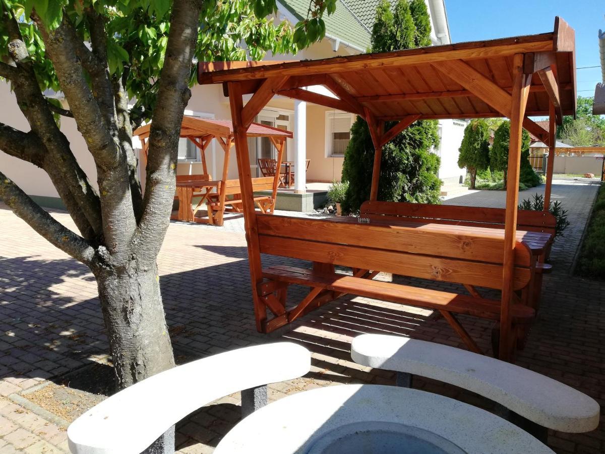 Imola Es Andrea Apartmanhaz Hajduszoboszlo Exterior photo