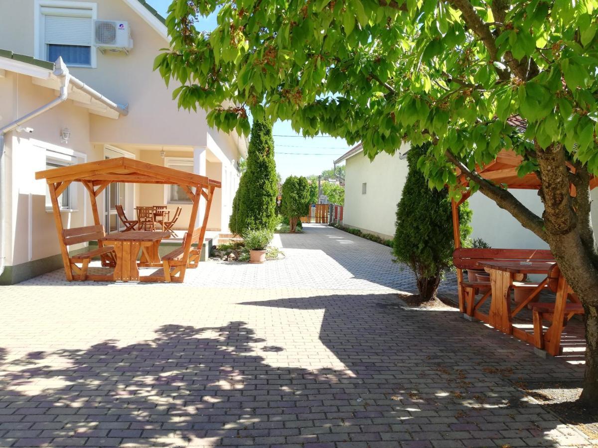 Imola Es Andrea Apartmanhaz Hajduszoboszlo Exterior photo